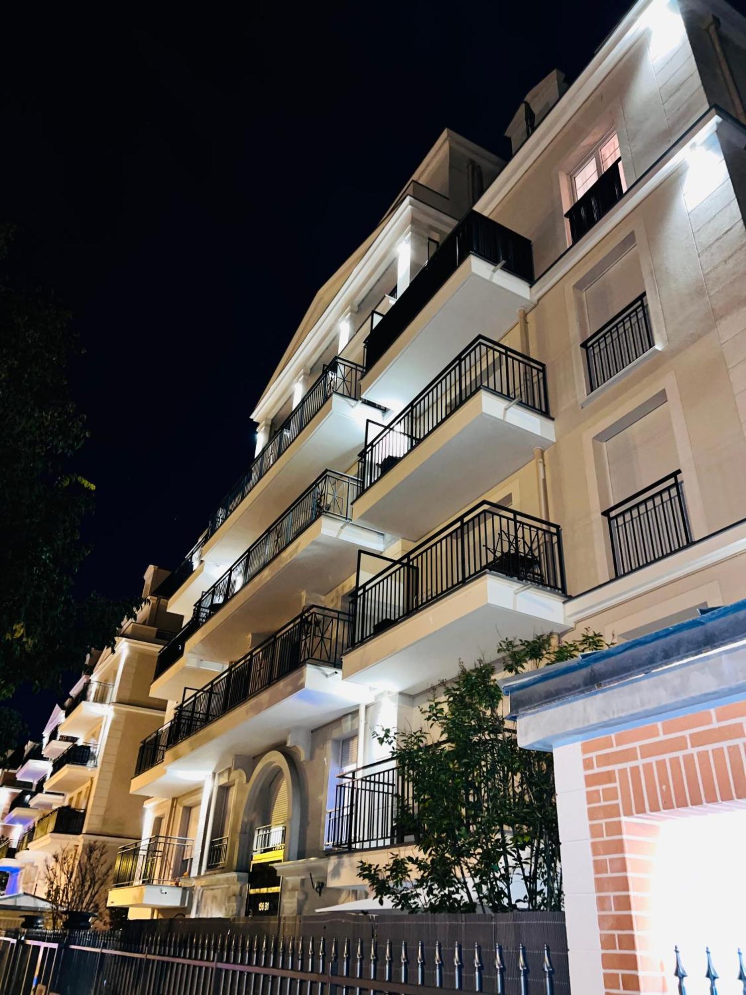 Les Residences De Djibril Le Blanc-Mesnil Exterior photo
